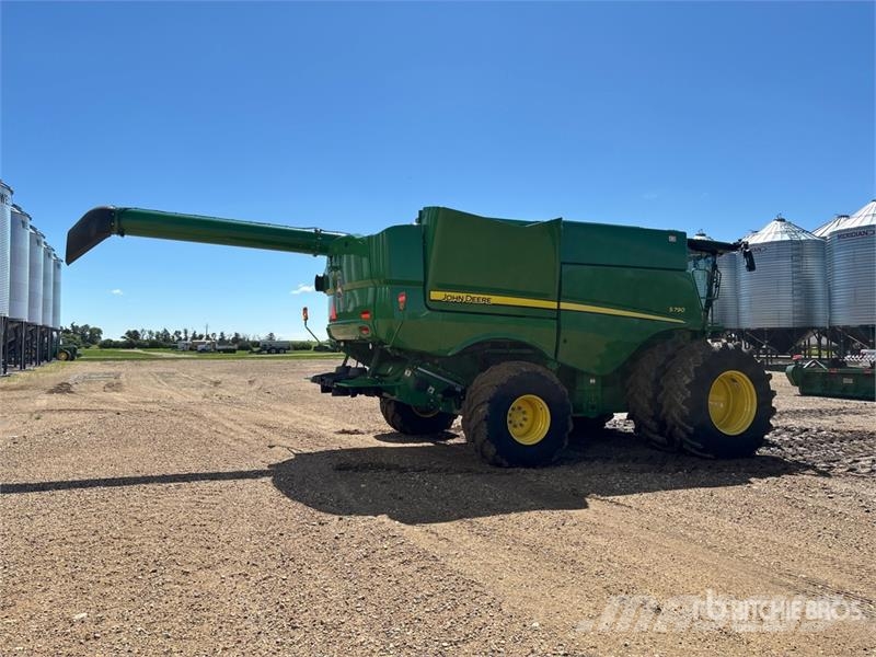 John Deere S790 Combine Harvester Combine harvesters