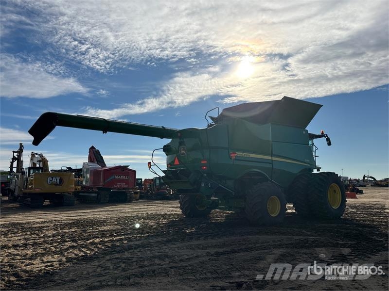 John Deere S790 Combine Harvester حصادات