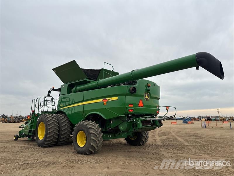 John Deere S790 Combine Harvester Skurtreskere