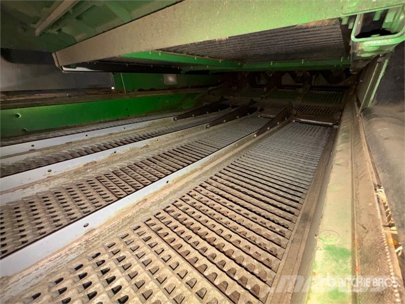 John Deere S790 Combine Harvester Skurtreskere