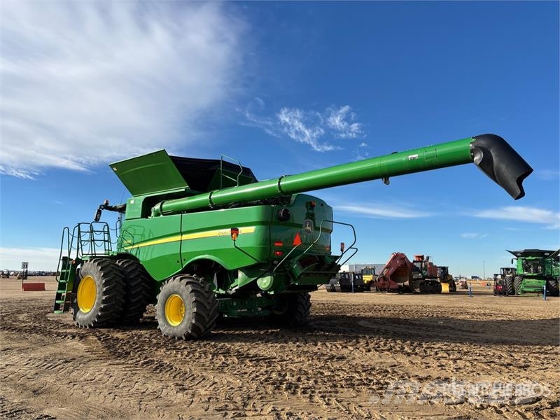 John Deere S790 Combine Harvester حصادات