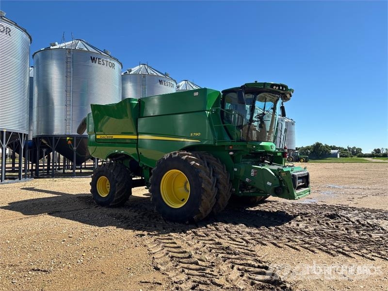 John Deere S790 Combine Harvester Combine harvesters