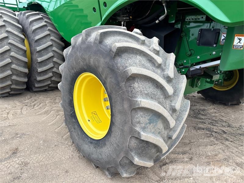 John Deere S790 Combine Harvester Skurtreskere