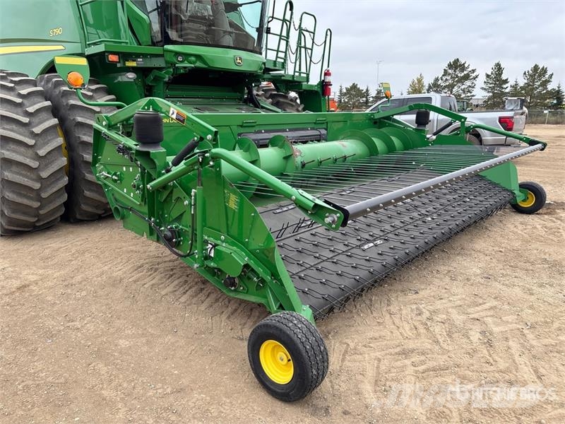 John Deere S790 Combine Harvester Skurtreskere