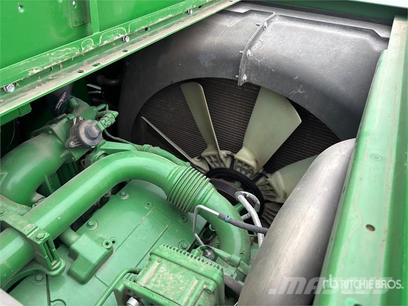 John Deere S790 Combine Harvester Skurtreskere