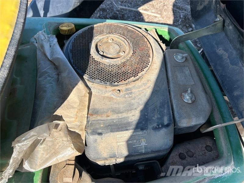 John Deere SX95 Ride-On Lawn Mower ركوب الحشائش