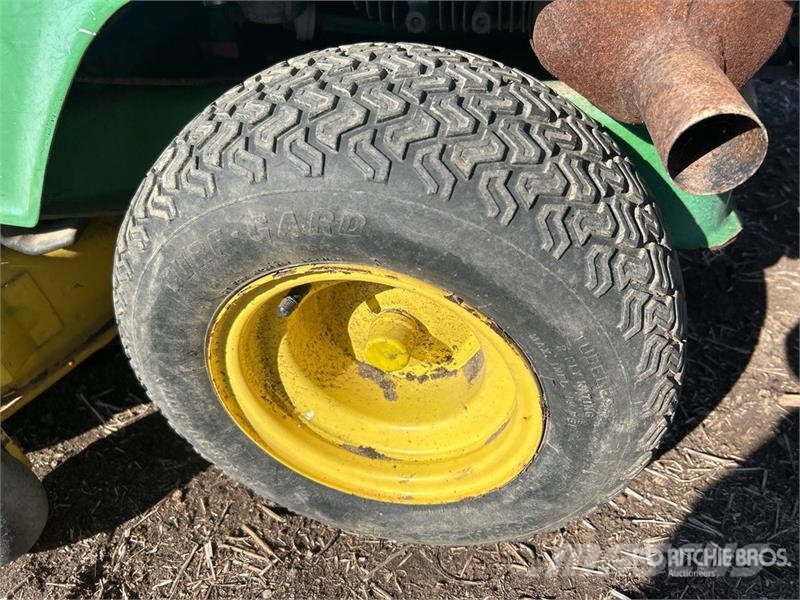 John Deere SX95 Ride-On Lawn Mower ركوب الحشائش