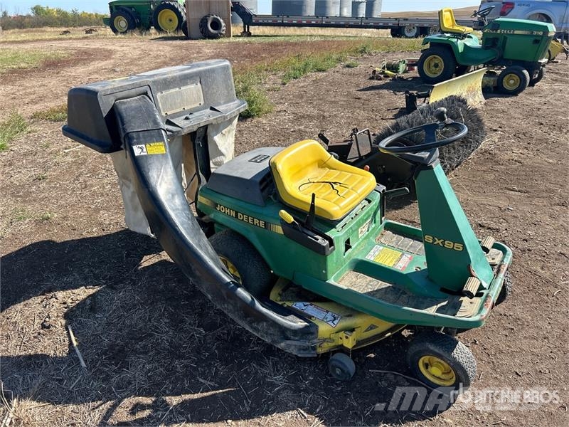 John Deere SX95 Ride-On Lawn Mower ركوب الحشائش