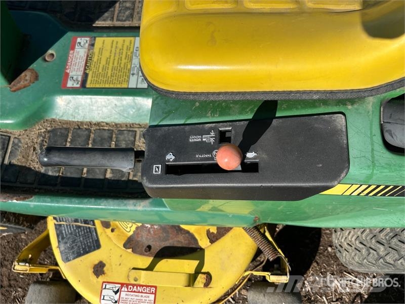 John Deere SX95 Ride-On Lawn Mower ركوب الحشائش