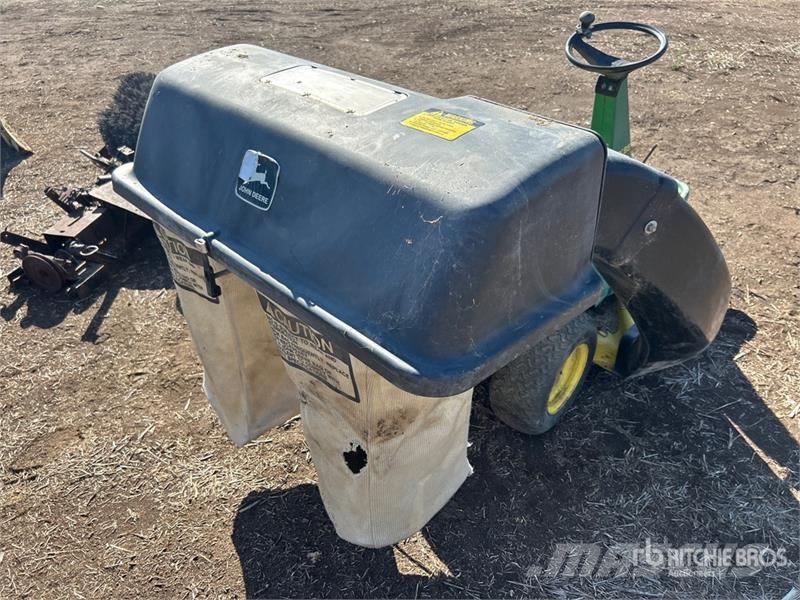 John Deere SX95 Ride-On Lawn Mower ركوب الحشائش