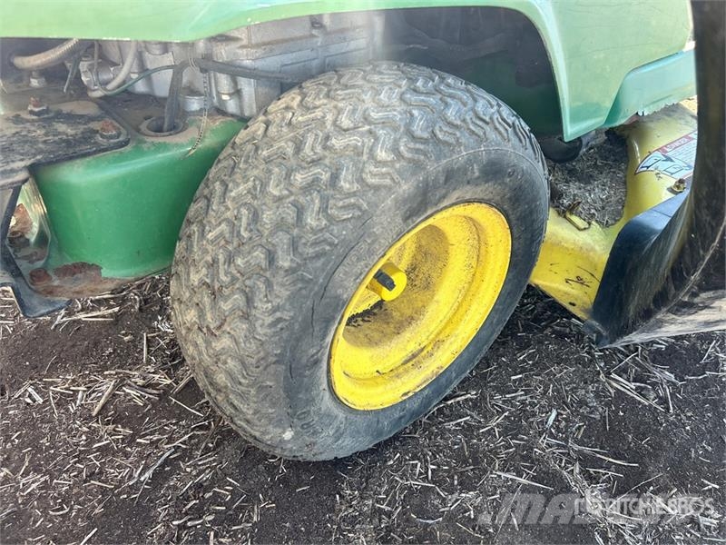 John Deere SX95 Ride-On Lawn Mower ركوب الحشائش