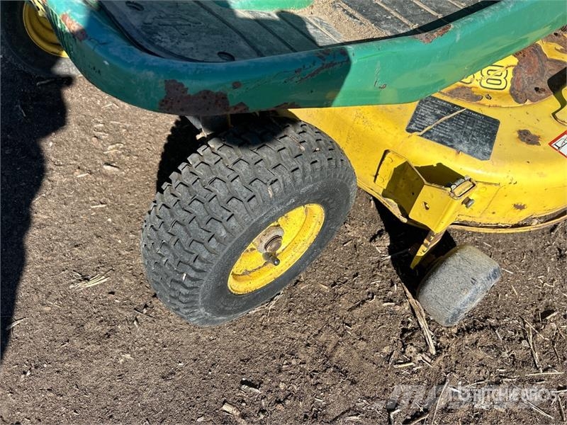 John Deere SX95 Ride-On Lawn Mower ركوب الحشائش