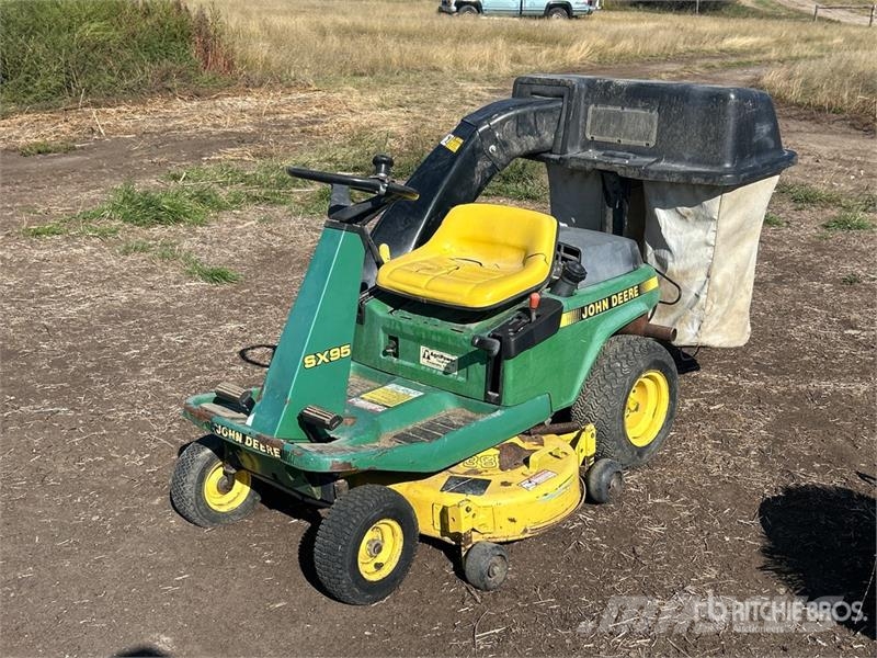 John Deere SX95 Ride-On Lawn Mower ركوب الحشائش