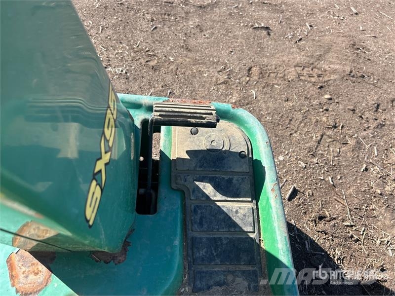 John Deere SX95 Ride-On Lawn Mower ركوب الحشائش
