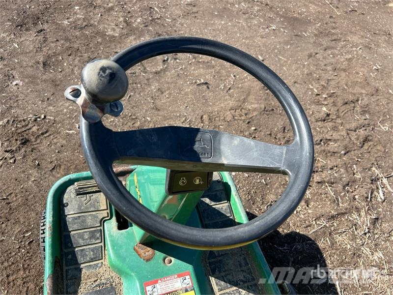John Deere SX95 Ride-On Lawn Mower ركوب الحشائش