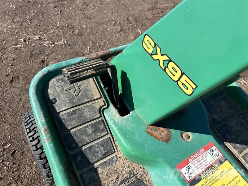 John Deere SX95 Ride-On Lawn Mower ركوب الحشائش