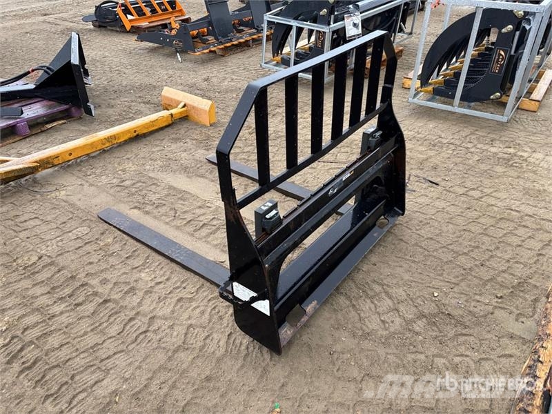 John Deere Worksite Pro 48 in Skid Steer Forks شوكات