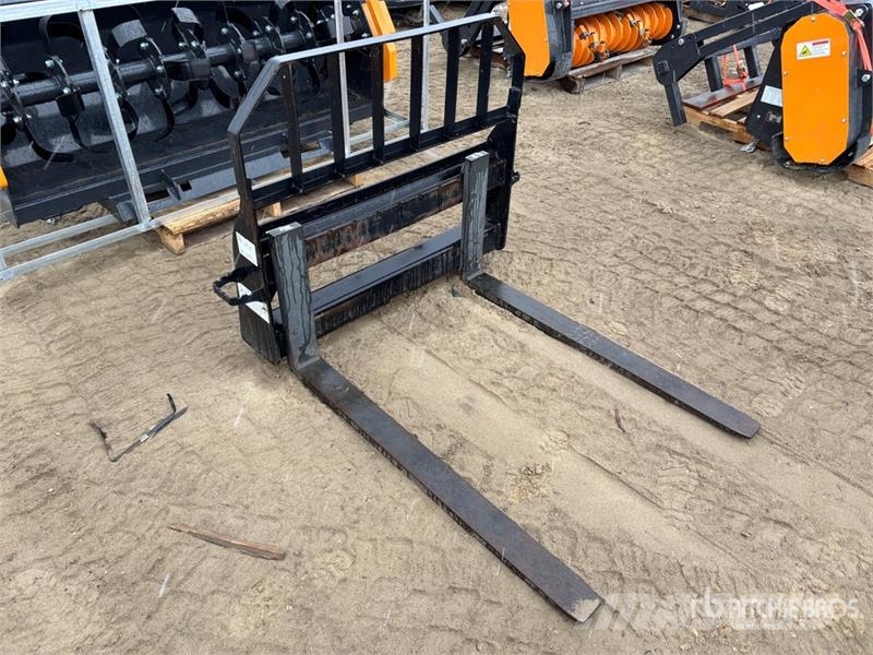 John Deere Worksite Pro 48 in Skid Steer Forks شوكات