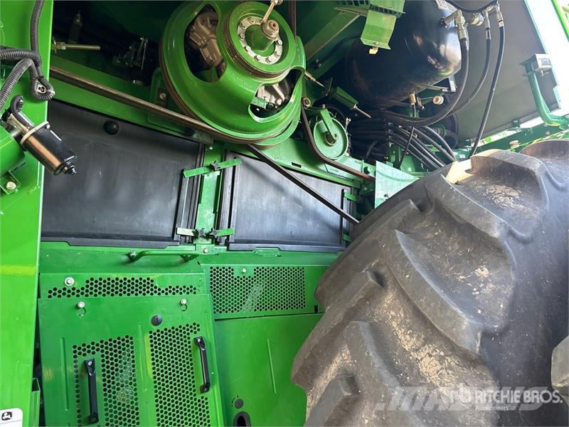 John Deere X9 1000 Combine Harvester Sklízecí mlátičky