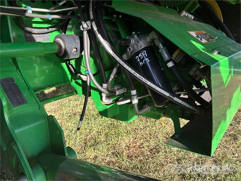 John Deere X9 1000 Combine Harvester حصادات