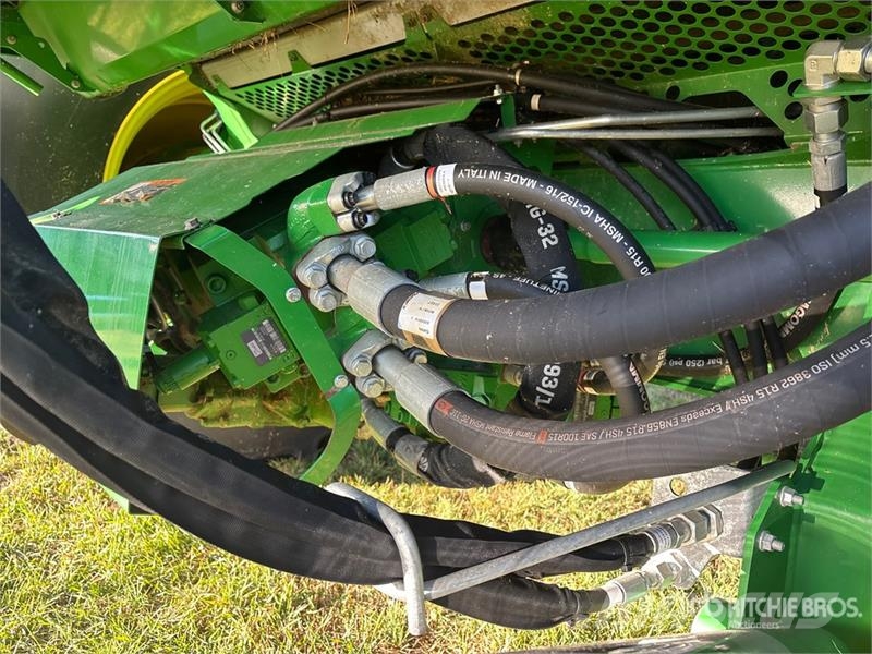 John Deere X9 1000 Combine Harvester حصادات