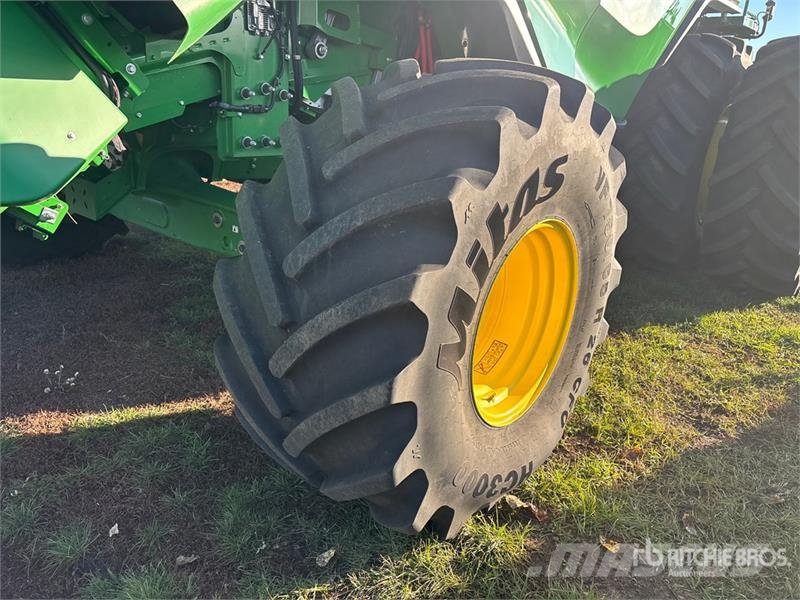 John Deere X9 1000 Combine Harvester حصادات