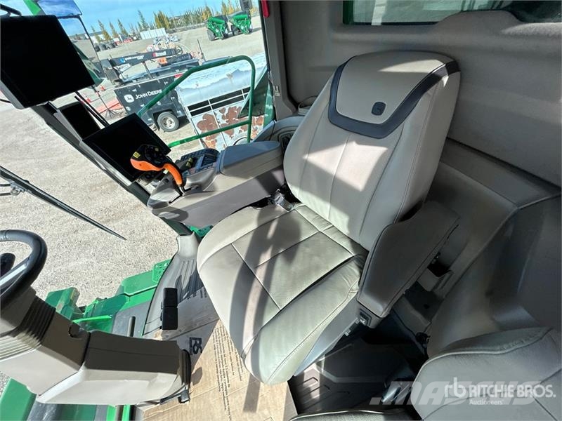 John Deere X9 1100 4x4 Signature Edition Combine Harvester Kombajni