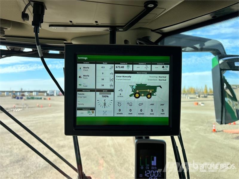 John Deere X9 1100 4x4 Signature Edition Combine Harvester Kombajni