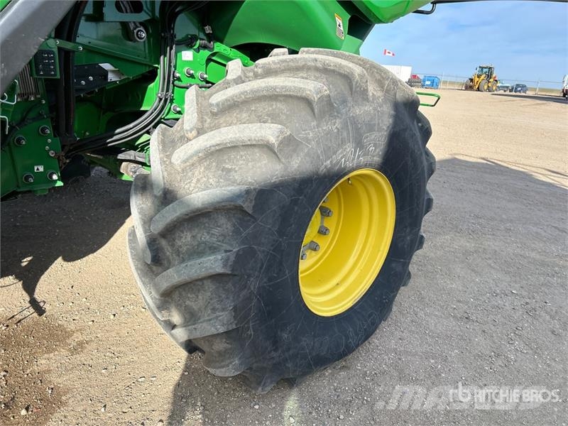 John Deere X9 1100 4x4 Signature Edition Combine Harvester Kombajni