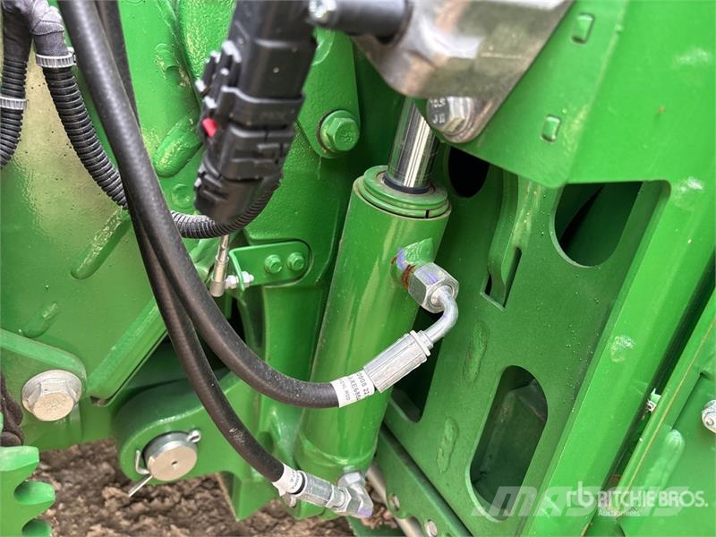 John Deere X9 1100 Signature Edition Combine Harvester Kombinované zberacie stroje