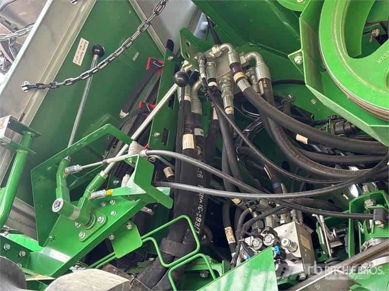 John Deere X9 1100 Signature Edition Combine Harvester Kombinované zberacie stroje