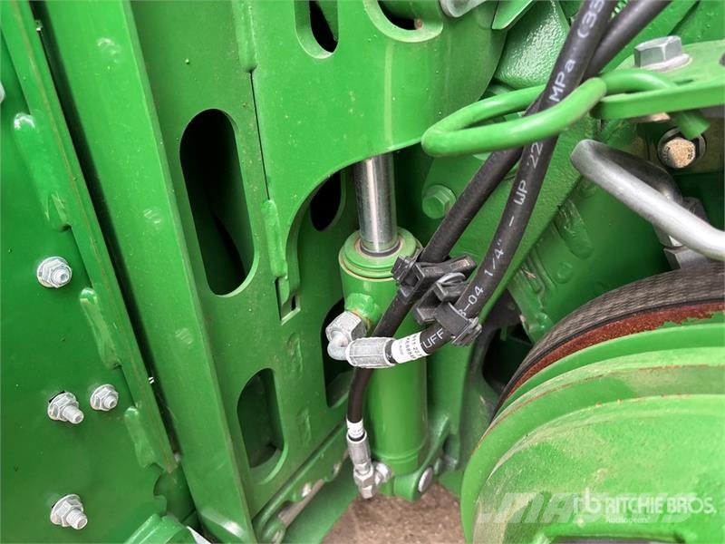 John Deere X9 1100 Signature Edition Combine Harvester Kombinované zberacie stroje