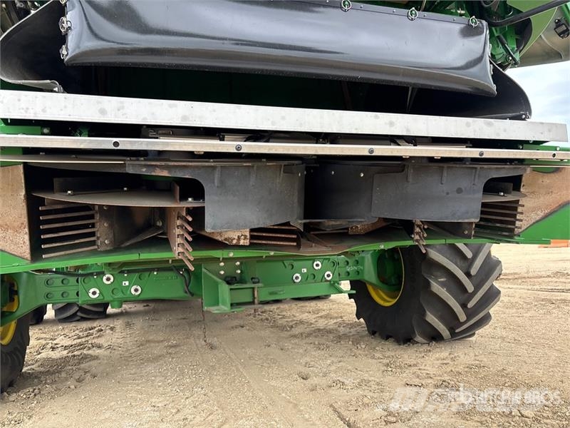 John Deere X9 1100 Signature Edition Combine Harvester Kombinované zberacie stroje