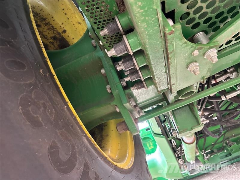 John Deere X9 1100 Signature Edition Combine Harvester Kombinované zberacie stroje