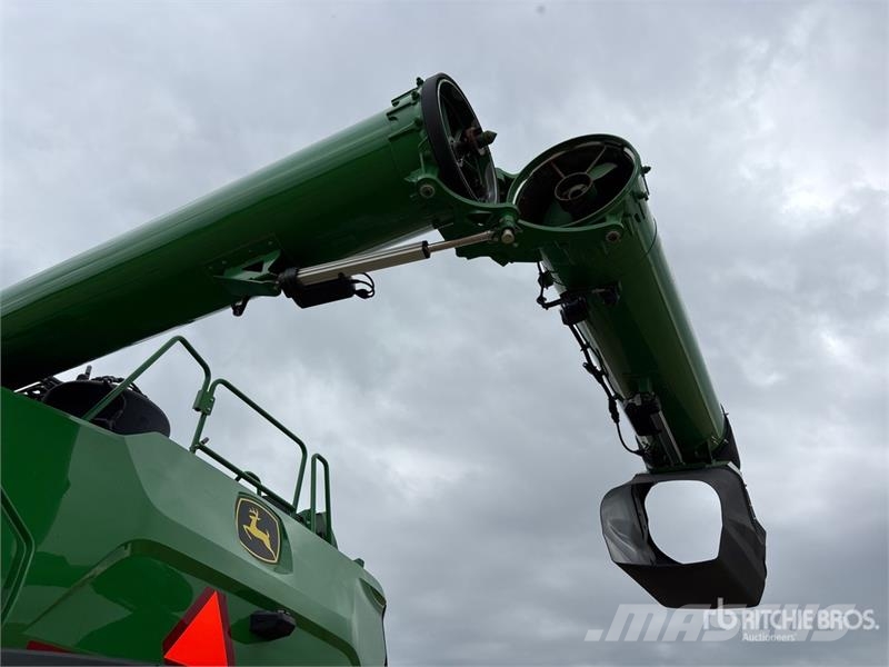 John Deere X9 1100 Signature Edition Combine Harvester Kombinované zberacie stroje