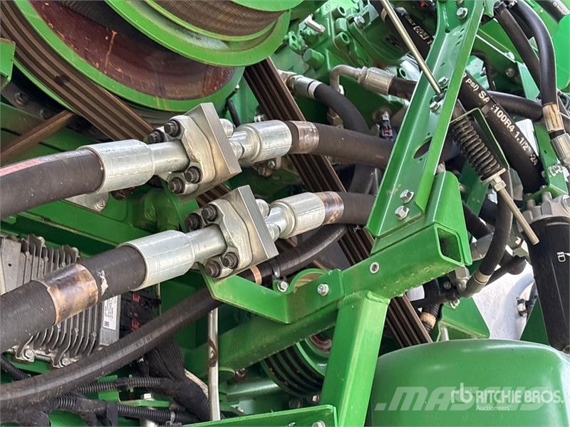 John Deere X9 1100 Signature Edition Combine Harvester Kombinované zberacie stroje