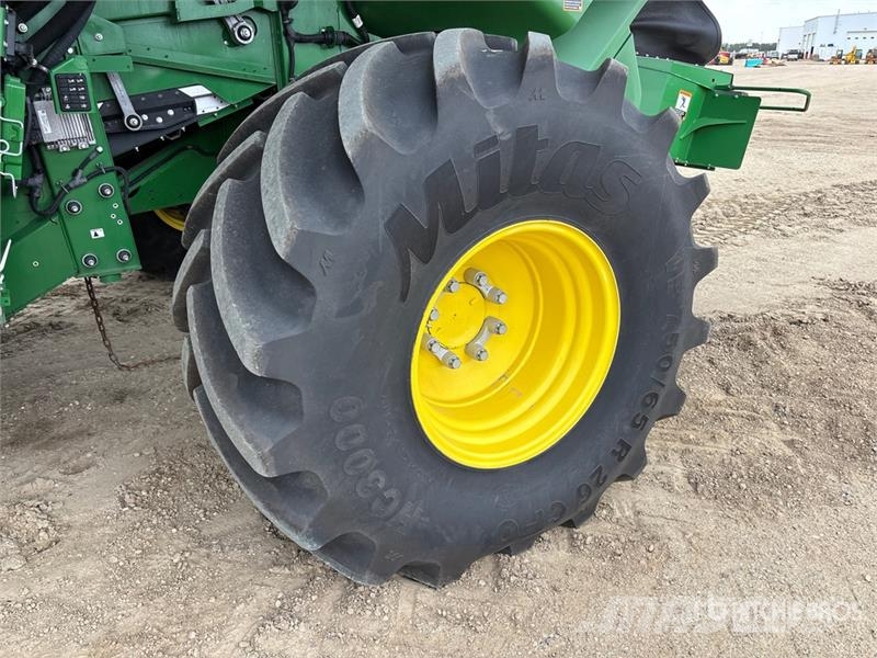 John Deere X9 1100 Signature Edition Combine Harvester Kombinované zberacie stroje