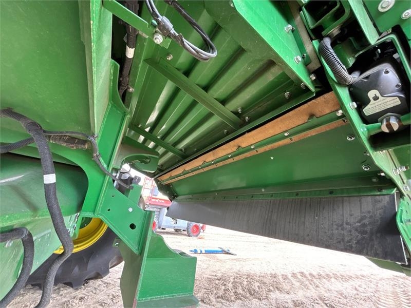 John Deere X9 1100 Signature Edition Combine Harvester Kombinované zberacie stroje