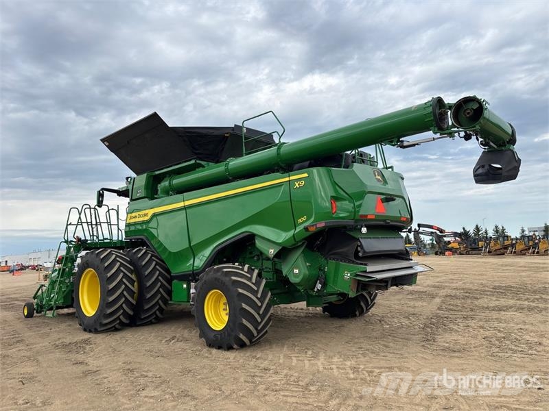 John Deere X9 1100 Signature Edition Combine Harvester Kombinované zberacie stroje
