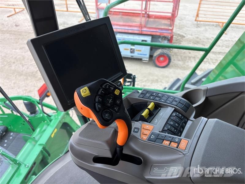 John Deere X9 1100 Signature Edition Combine Harvester Kombinované zberacie stroje