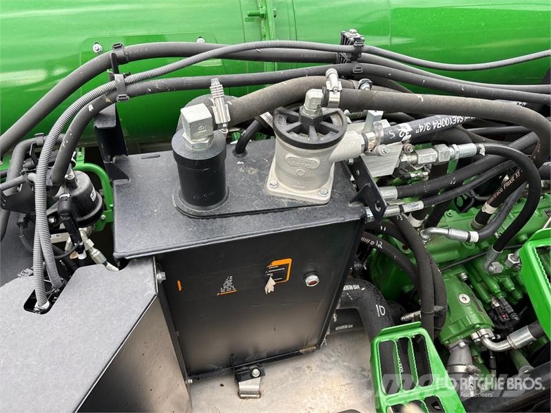 John Deere X9 1100 Signature Edition Combine Harvester Kombinované zberacie stroje