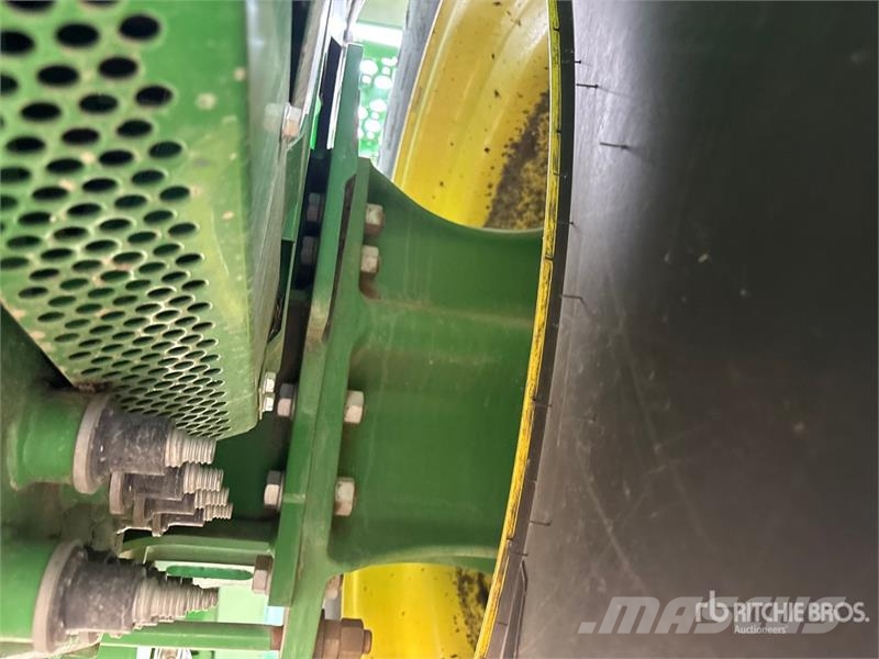 John Deere X9 1100 Signature Edition Combine Harvester Kombinované zberacie stroje