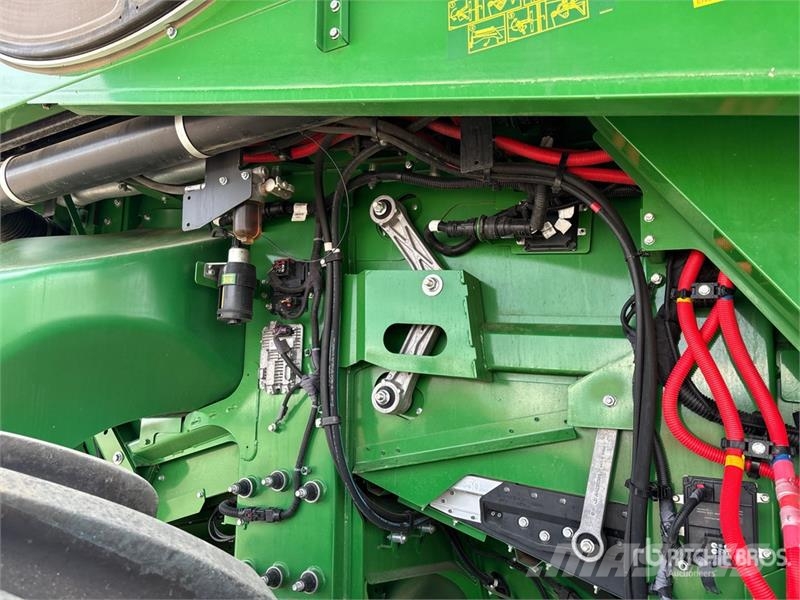 John Deere X9 1100 Signature Edition Combine Harvester Kombinované zberacie stroje