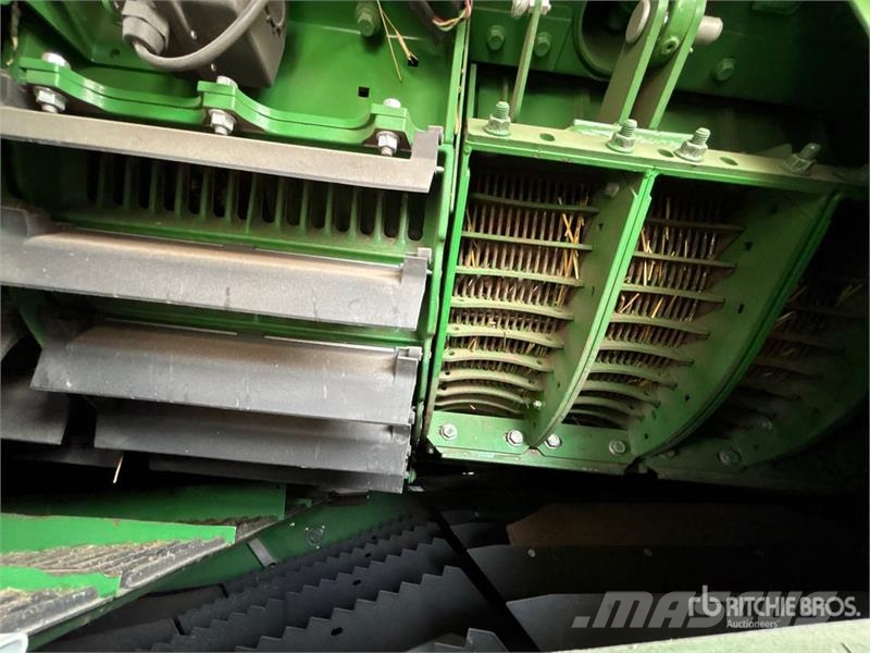 John Deere X9 1100 Signature Edition Combine Harvester Kombinované zberacie stroje