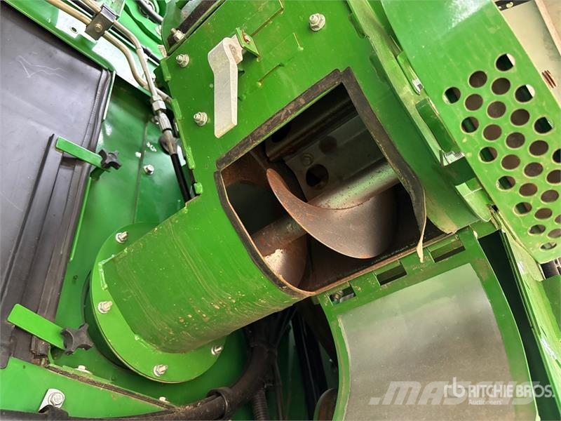 John Deere X9 1100 Signature Edition Combine Harvester Kombinované zberacie stroje
