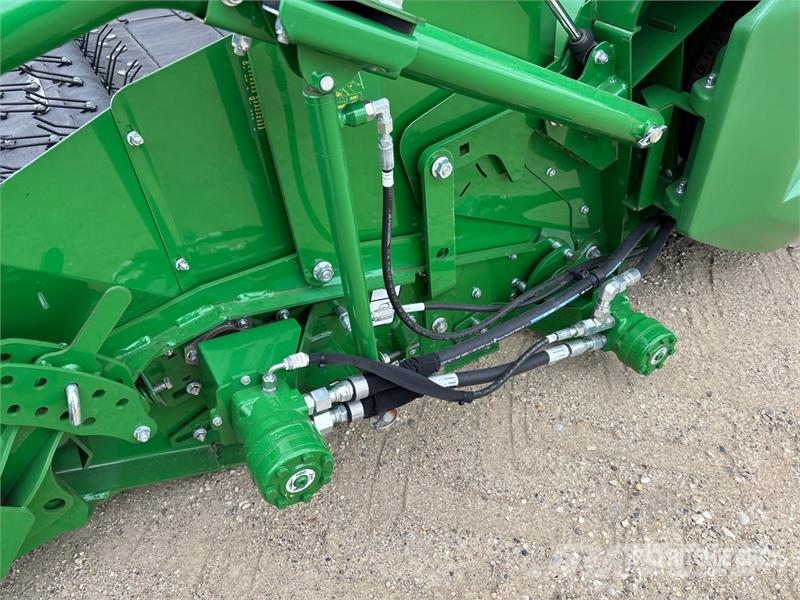 John Deere X9 1100 Signature Edition Combine Harvester Kombinované zberacie stroje