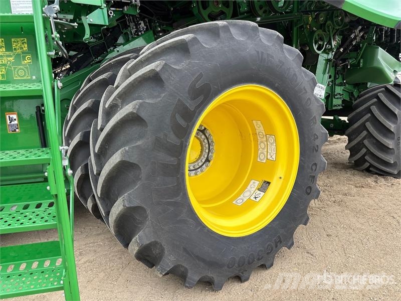 John Deere X9 1100 Signature Edition Combine Harvester Kombinované zberacie stroje
