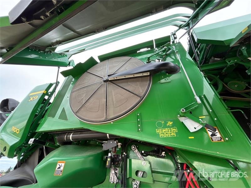 John Deere X9 1100 Signature Edition Combine Harvester Kombinované zberacie stroje