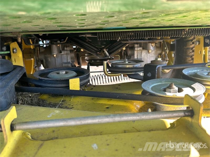 John Deere Z445 EZ Trak Zero-Turn Lawn Mower ركوب الحشائش