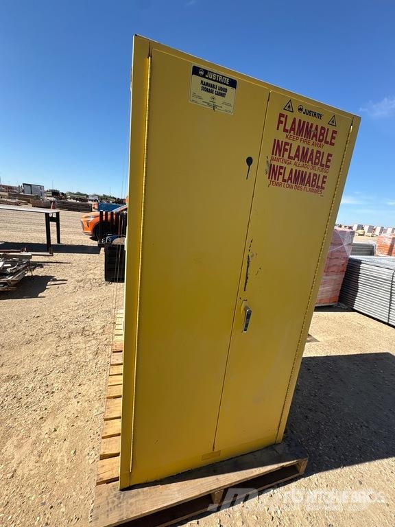  Justrite 6560P Flammable Liquid Storage Cabinet Andre komponenter